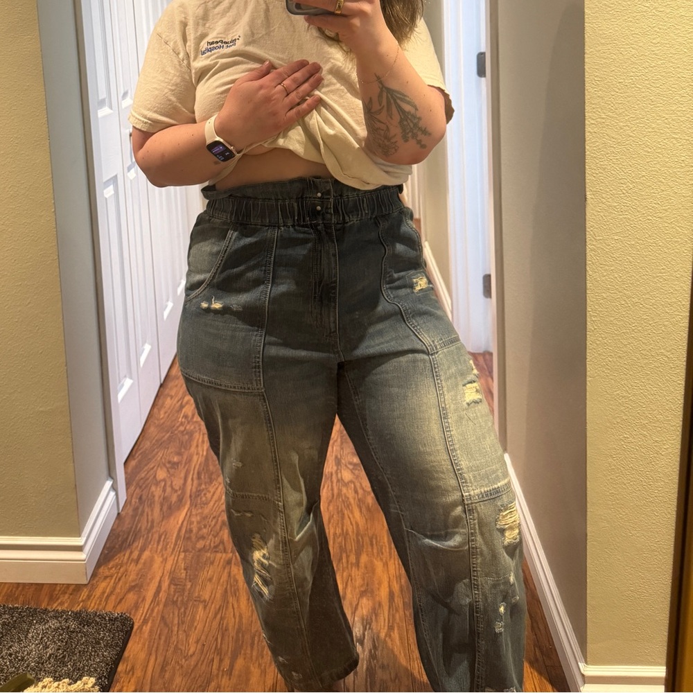 We The Free- distressed elastic waist jeans